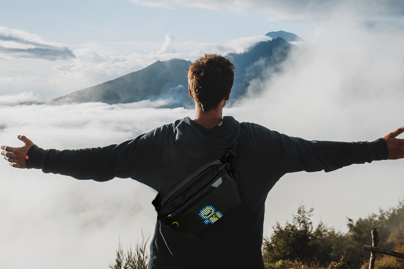 ショルダーバッグ　PIXOO-SLINGBAG