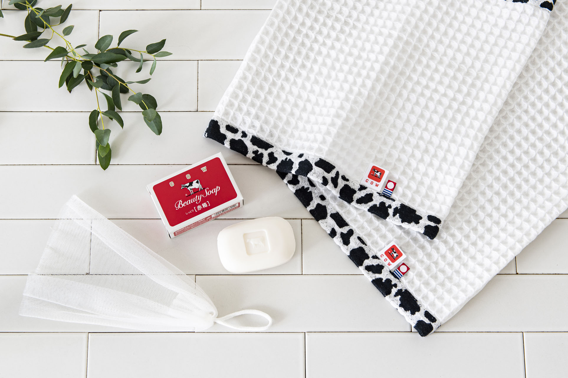 牛乳石鹼タオルギフト 泡立てネット×1/フェイスタオル×2/石鹼(100g)×2