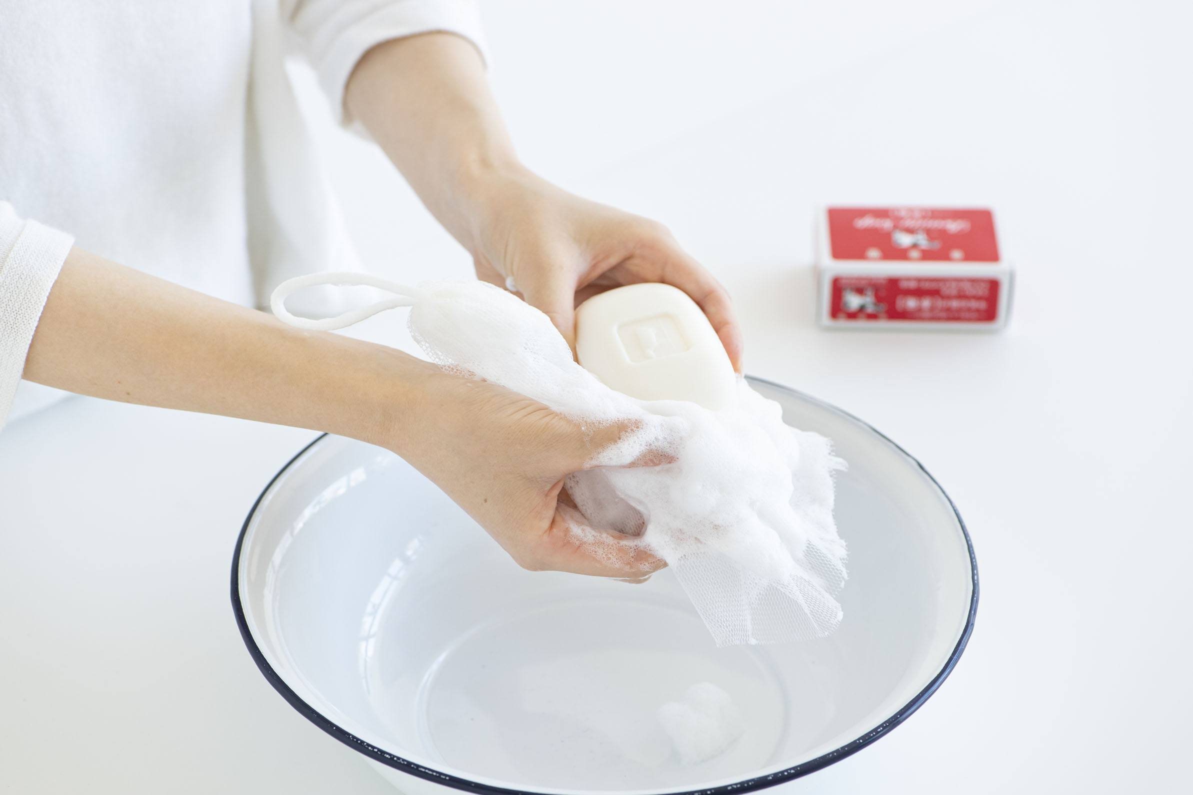 牛乳石鹼タオルギフト フェイスタオル×1/タオルハンカチ×1/泡立てネット×1/石鹸(100g)×2