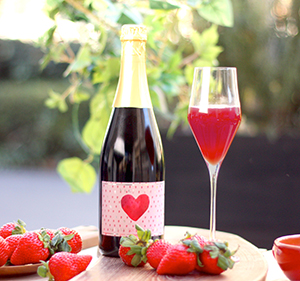 苺のノンアルコールスパークリング（フルボトル）化粧箱入り