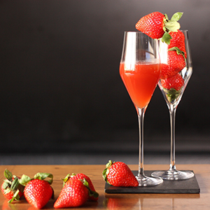 苺のノンアルコールスパークリング（フルボトル）化粧箱入り