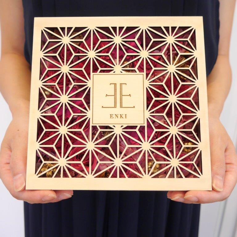 【麻の葉文様/L】縁起の良い桐箱入りプリザーブドフラワー