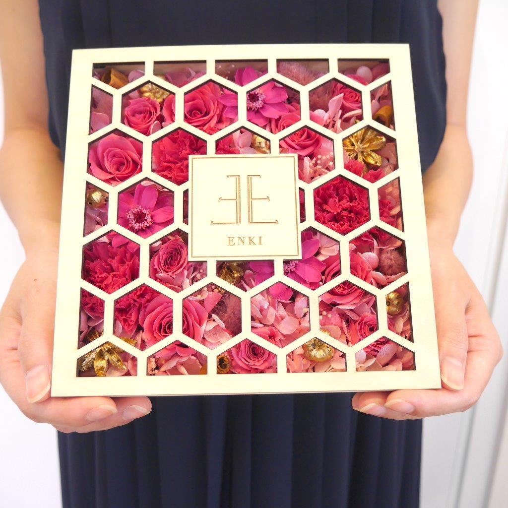 亀甲文様/L】縁起の良い桐箱入りプリザーブドフラワー | atelier