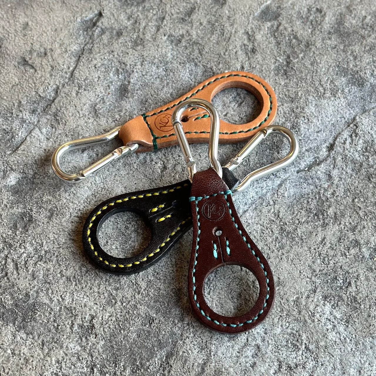 ホルダー　ペットボトル　カラビナ