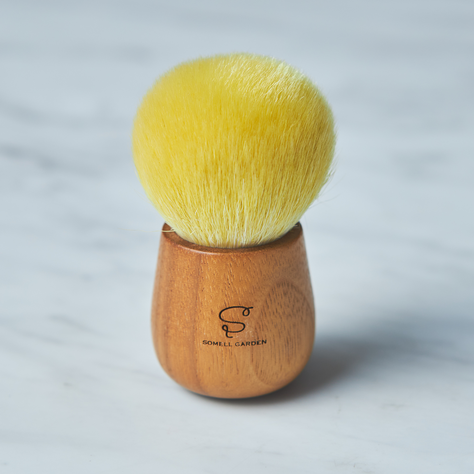 熊野筆フェイスブラシ LEMON×WALNUT（レモン×ウォ―ルナット）