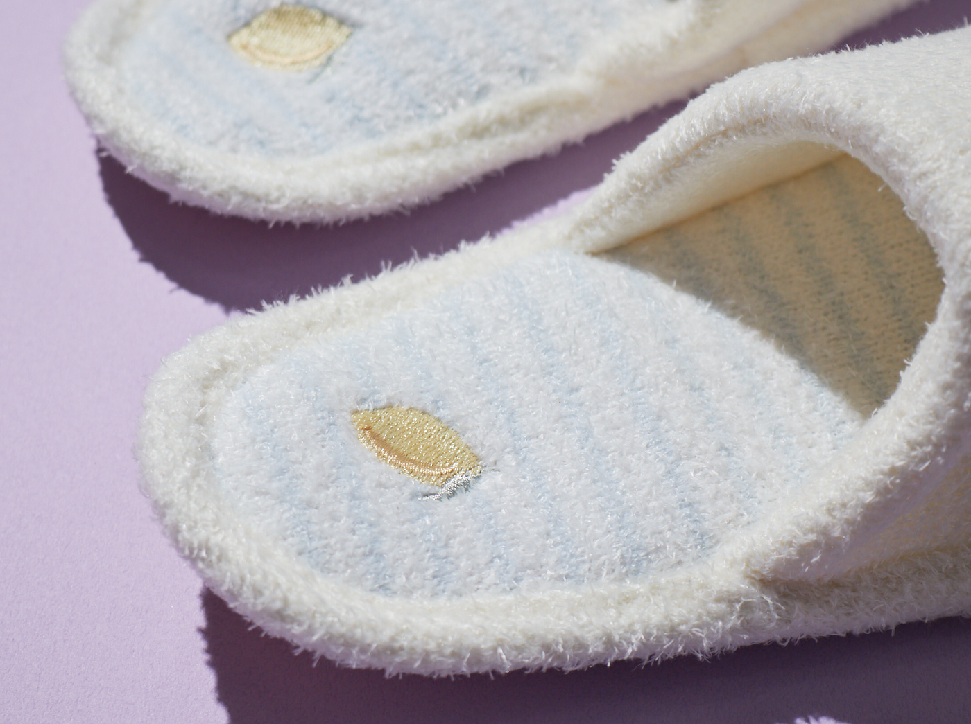 【WOMEN】フルーツ刺繍　ルームシューズ