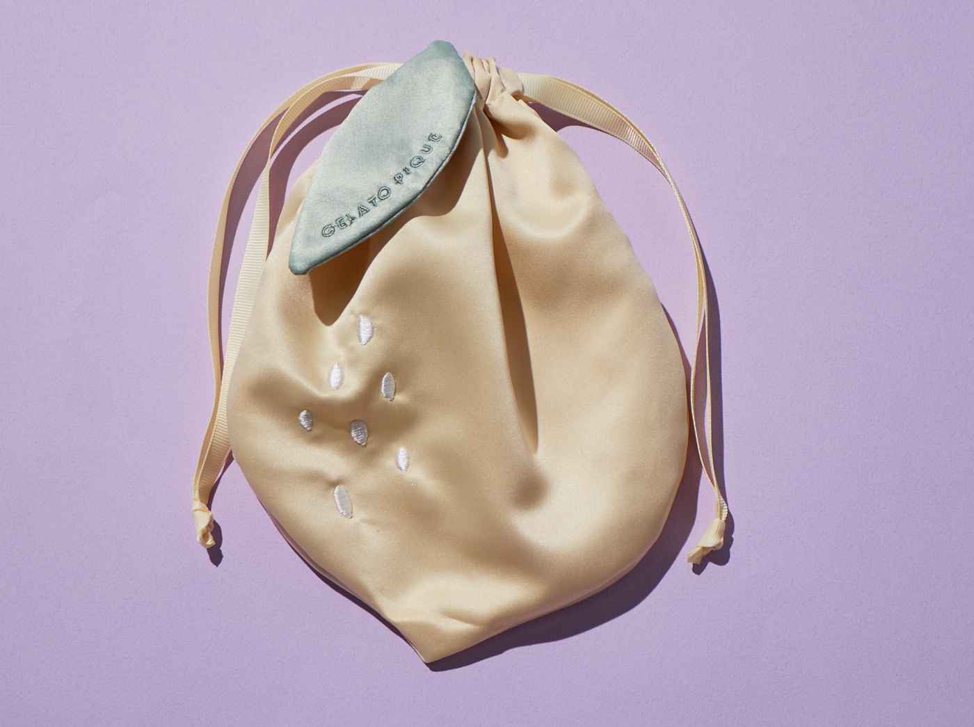 【WOMEN】フルーツ刺繍　ルームシューズ