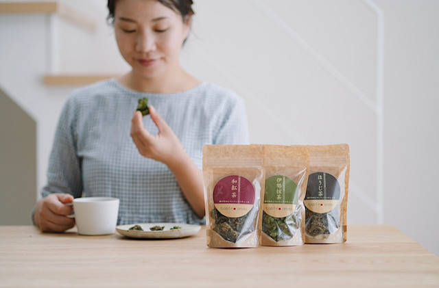 湯の花せんべいフィアンティーヌ（3種の伊勢茶のチョコクランチ）
