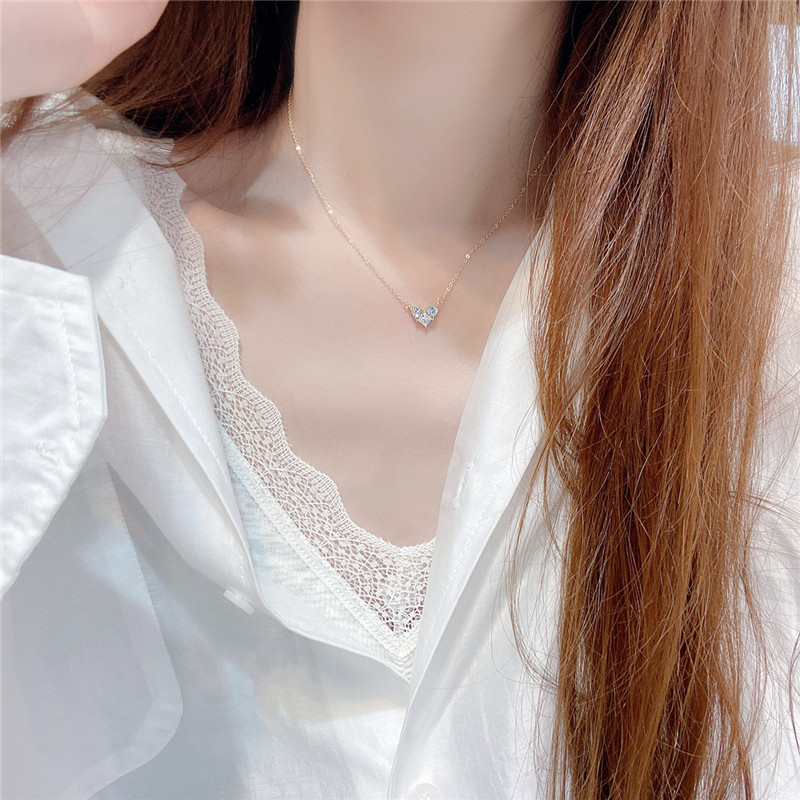 3点ストーンビジューネックレス