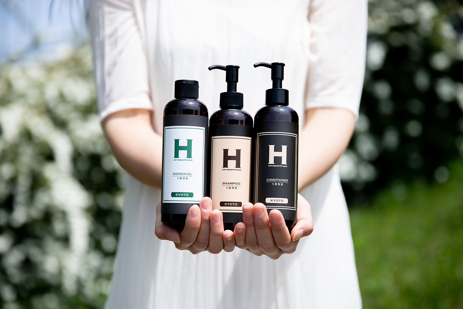 ギフトボックス入り3本セット（SHAMPOO / CONDITIONER / SHOWER GEL 1899 KYOTO）