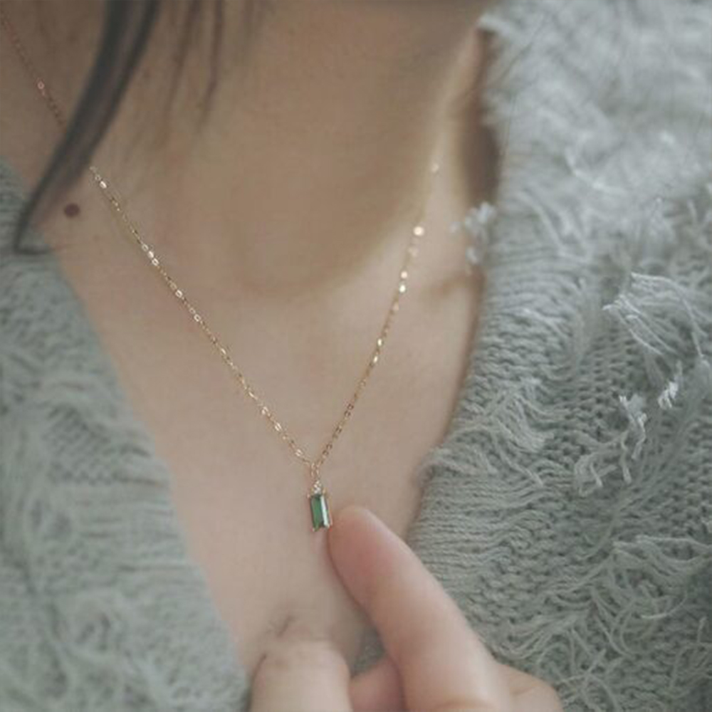 グリーンクリスタルネックレス