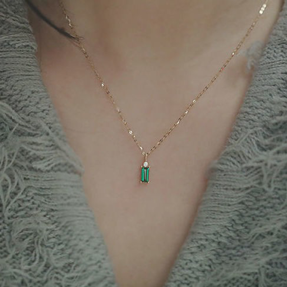 グリーンクリスタルネックレス