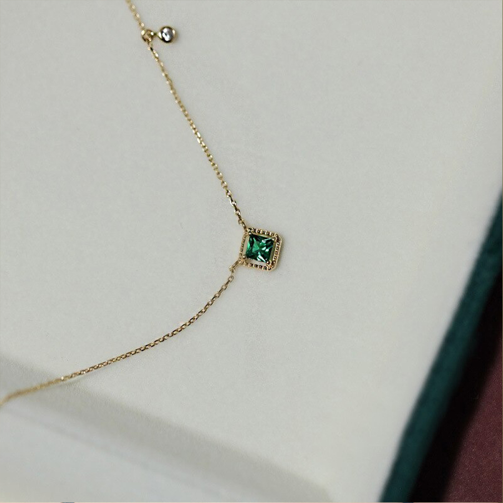 グリーンストーンワンポイントネックレス