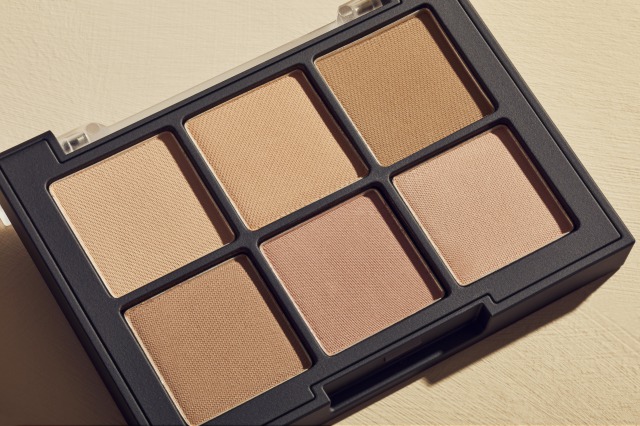 DIブラーフィニッシュアイシャドウ