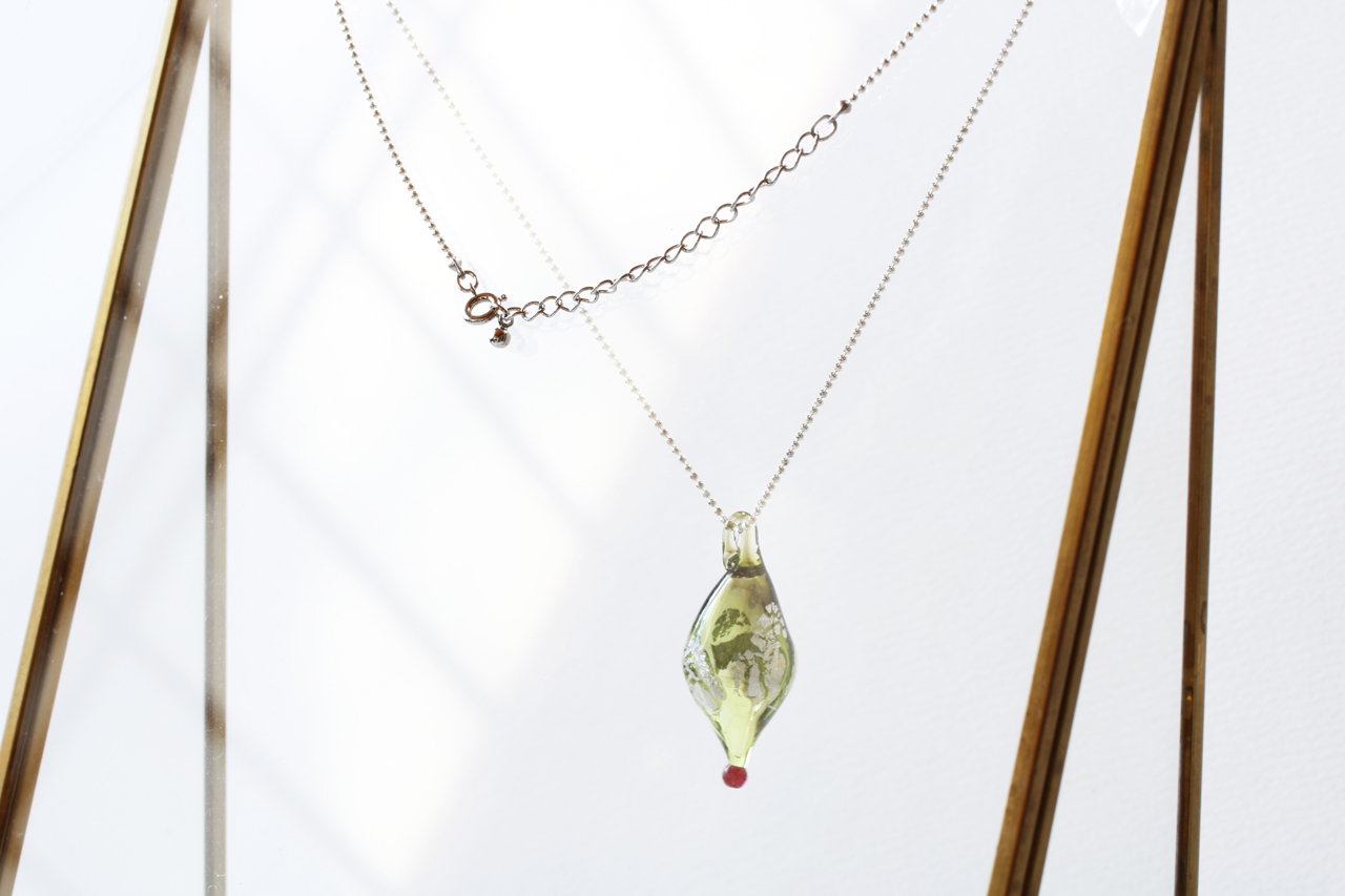 硝子のアロマペンダント（銀箔入）[Silver Chain]