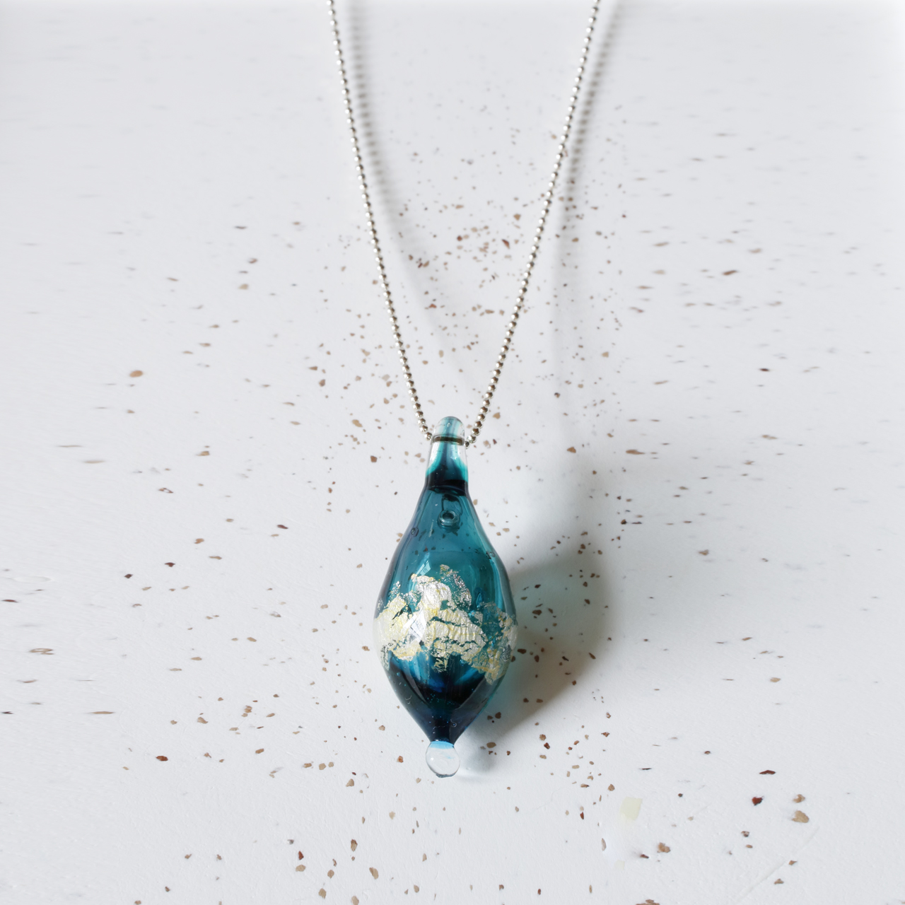 硝子のアロマペンダント（銀箔入）[Silver Chain]