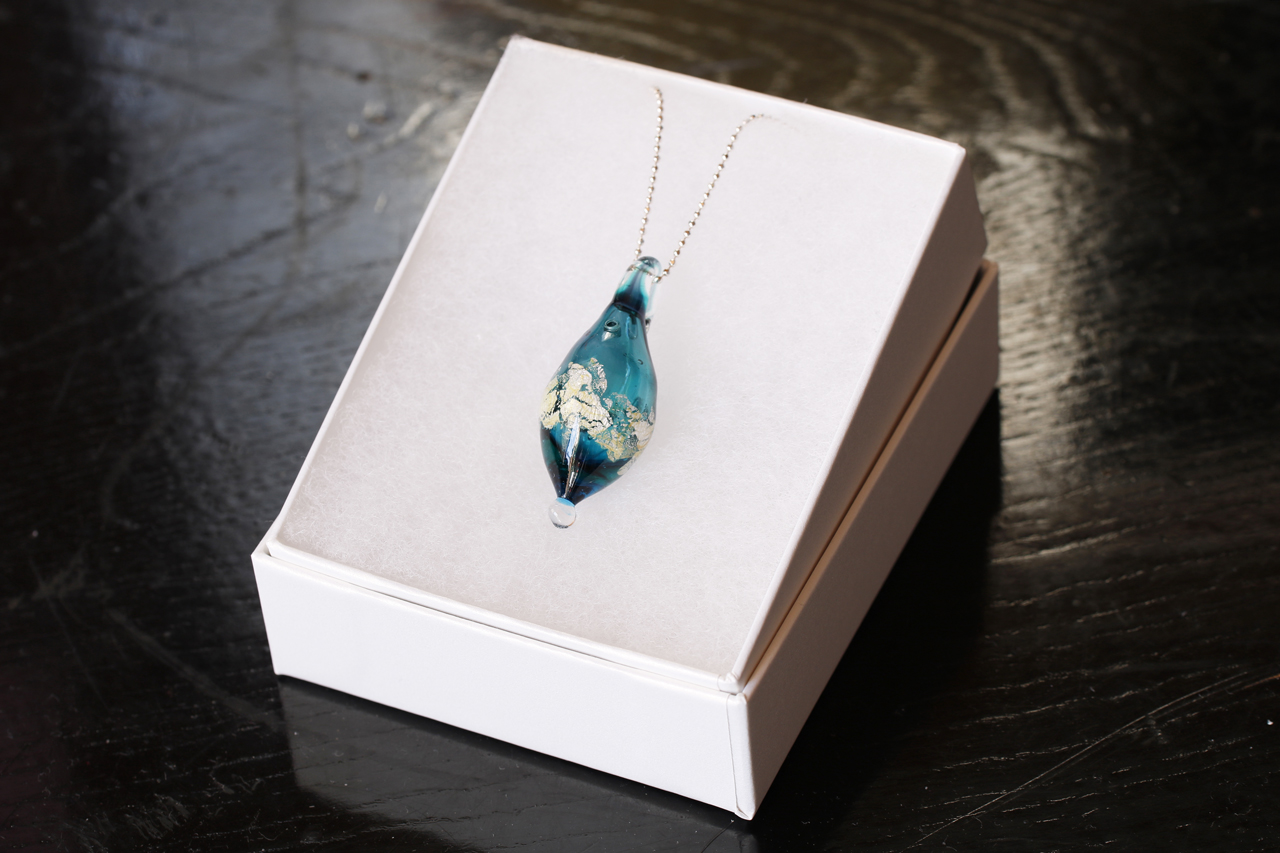 硝子のアロマペンダント（銀箔入）[Silver Chain]