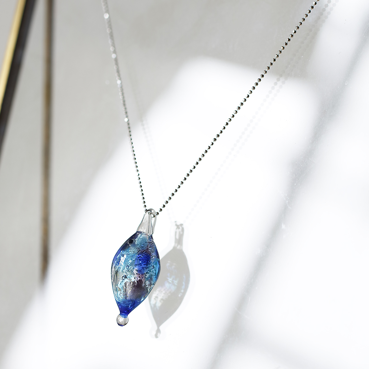 硝子のアロマペンダント（銀箔入）[Silver Chain]