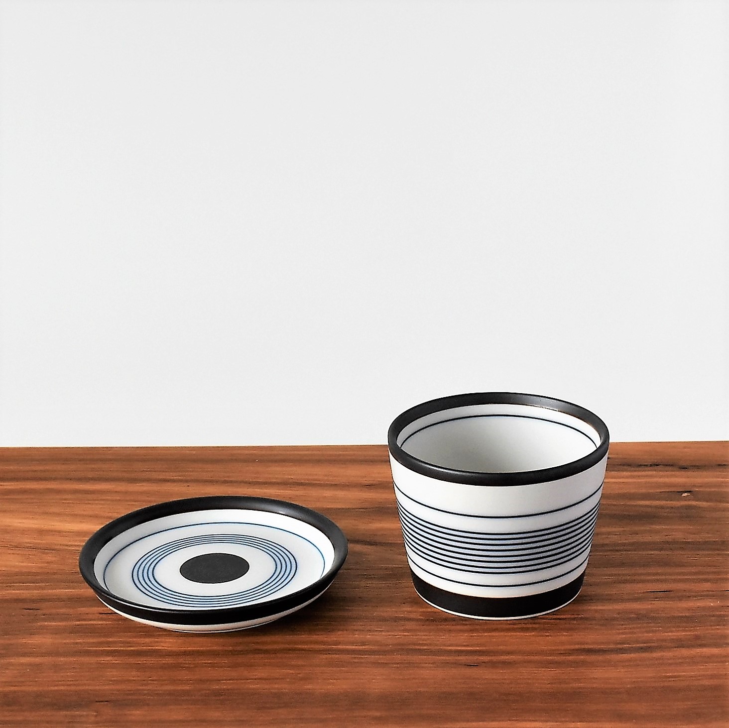 有田焼フリーカップ＆ソーサー | LaKaren（ラカレン）のプレゼント