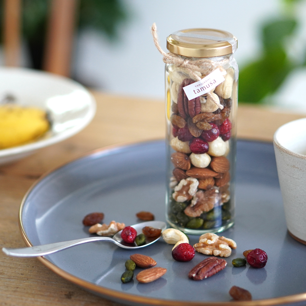 枝付き巨峰のセミドライ＆素焼きミックスナッツセット　化粧箱入り