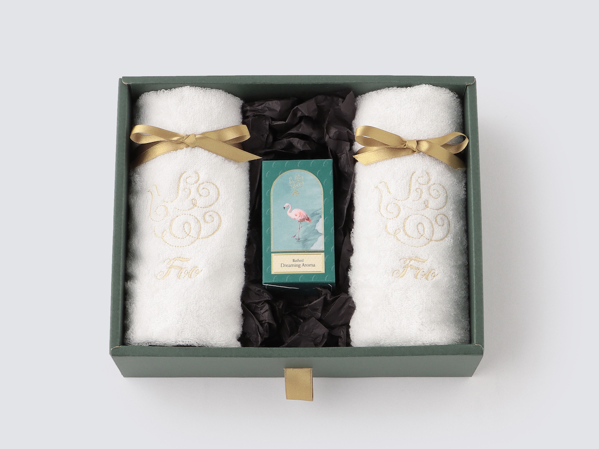 オーガニックコットン ハンドタオル2枚 & Foo Tokyo バスオイル Dreaming Aroma 1本 ギフトセット(ゴールドリボン)