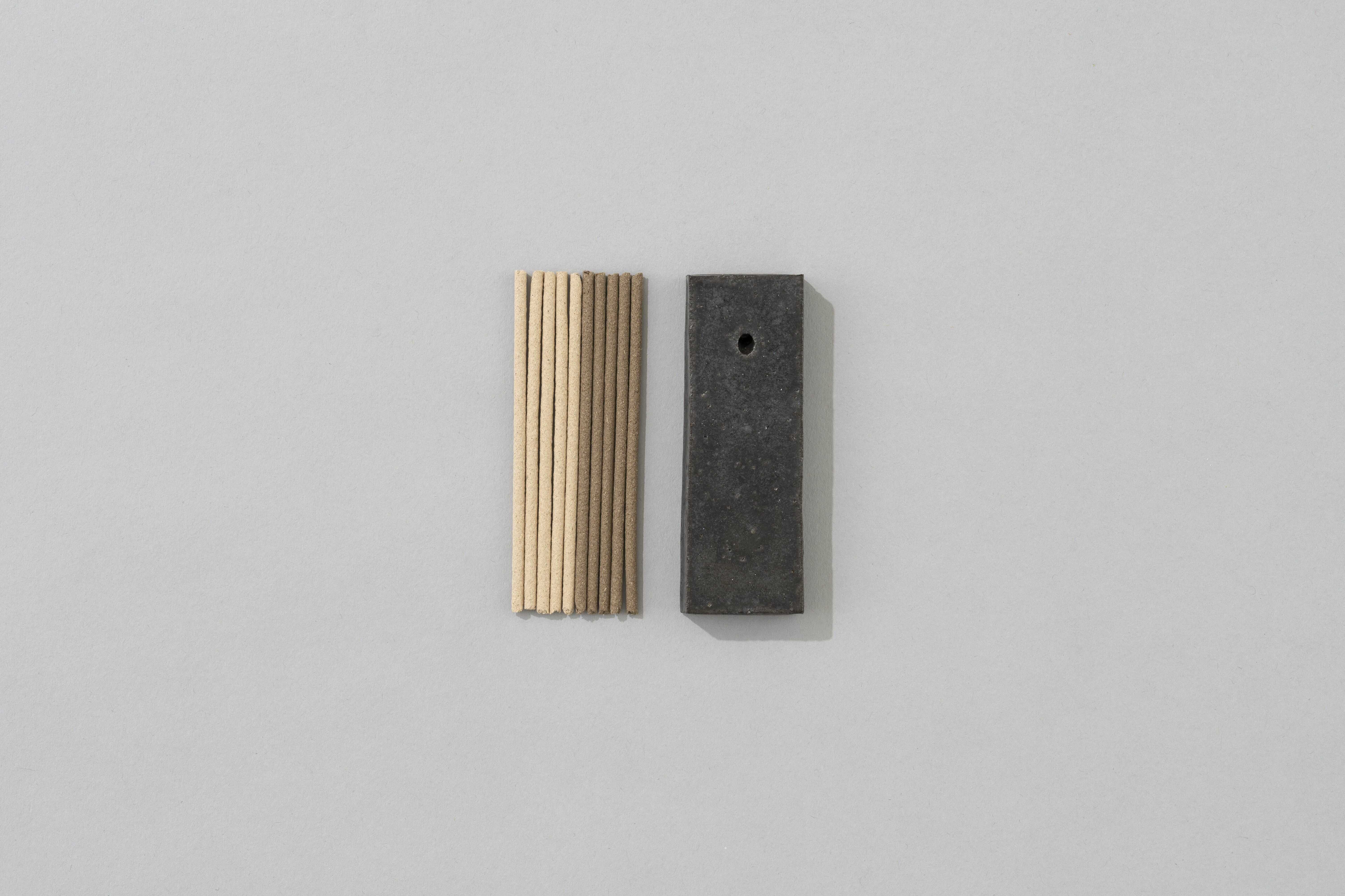 incense 燈 tomoshibi／熄 uzumibi／香たて（お香）