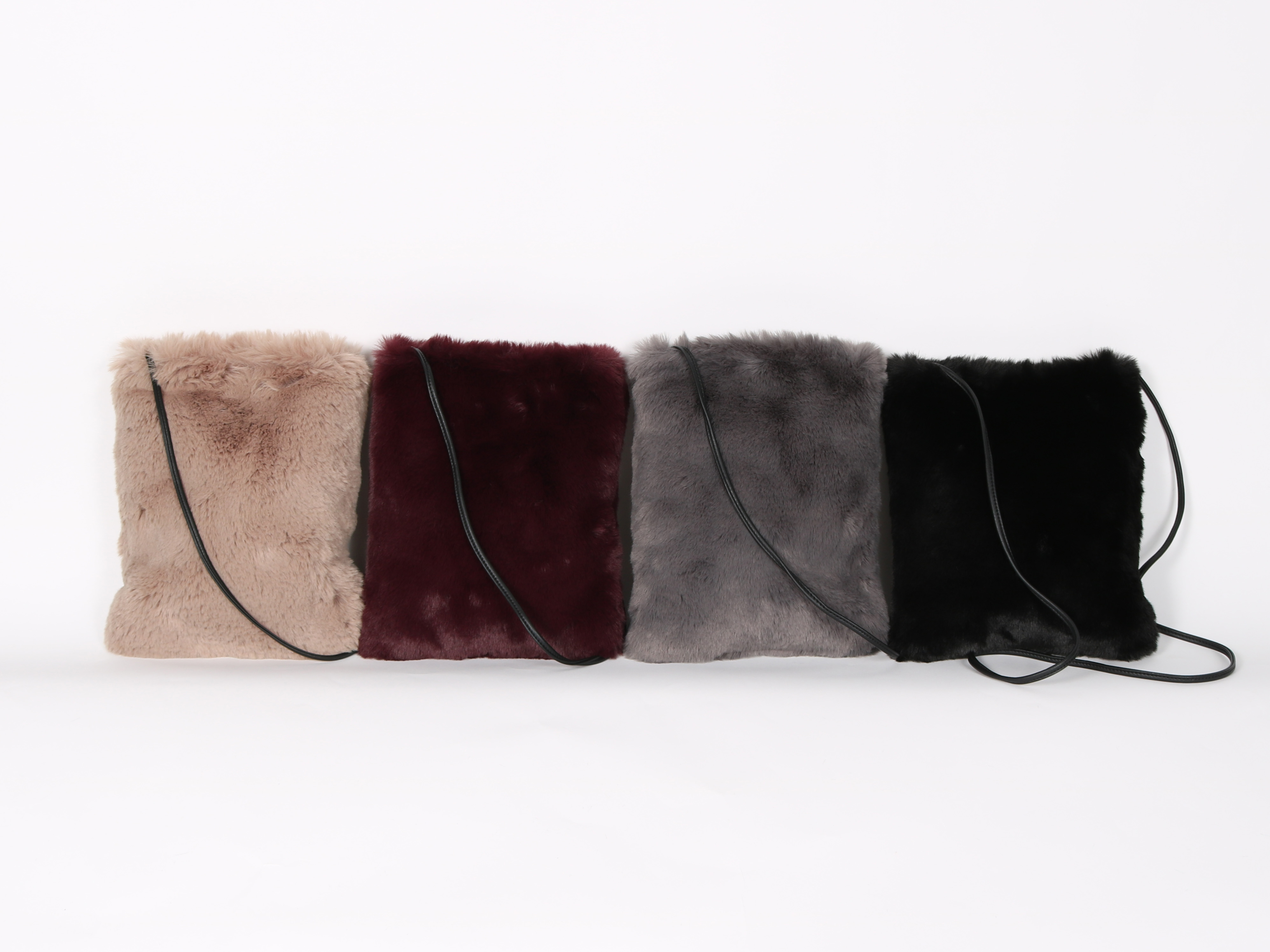 ファーショルダーバッグ