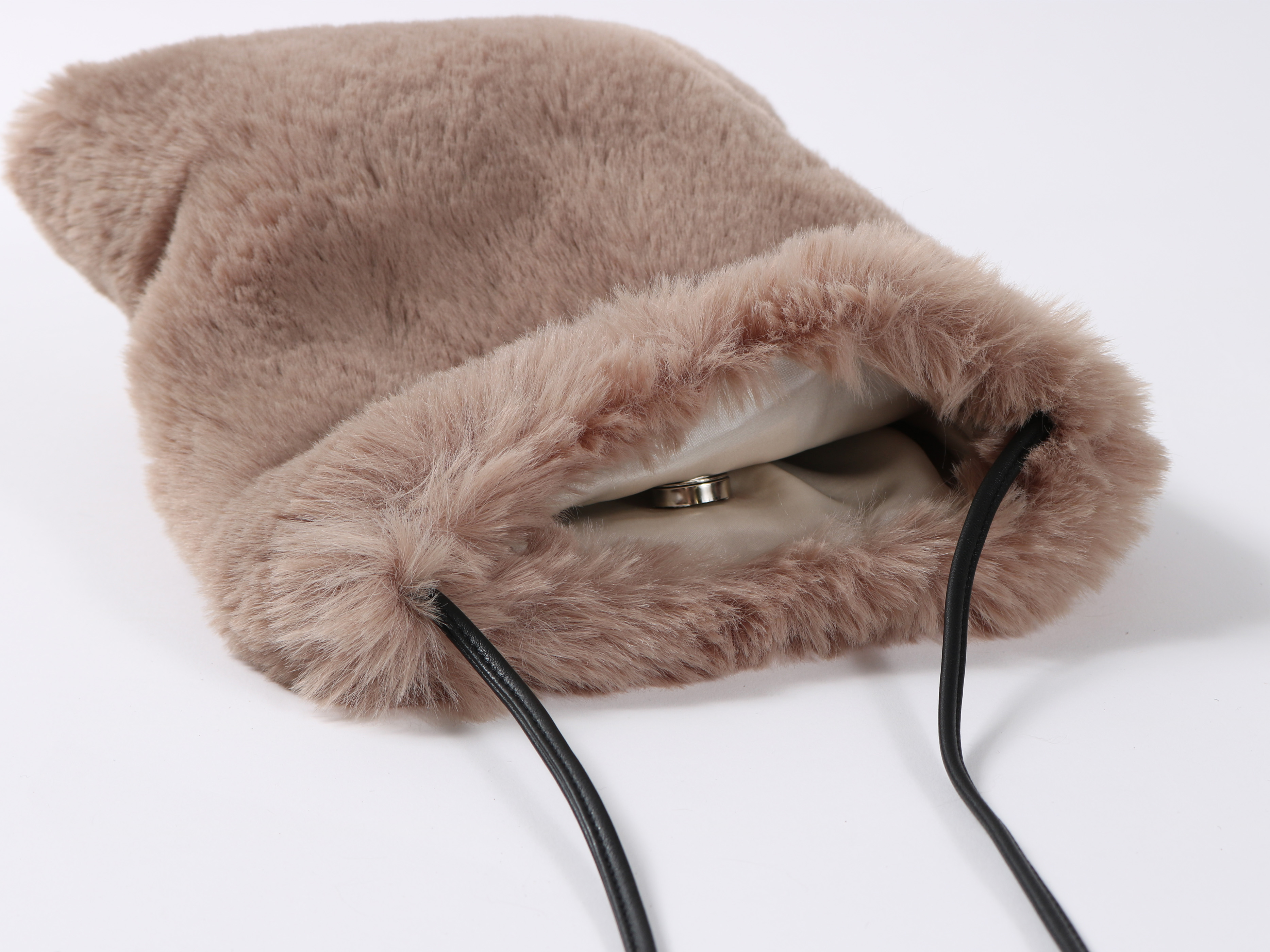 ファーショルダーバッグ