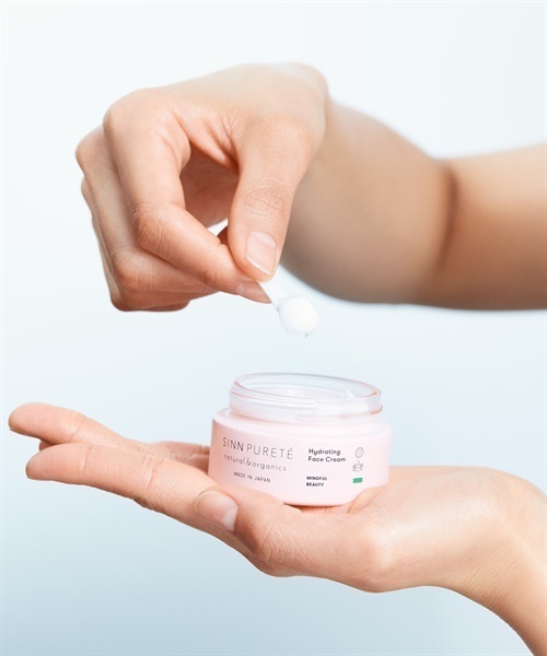 とろ生クリームが気持ちいい ハイドレイティング フェイスクリーム a
