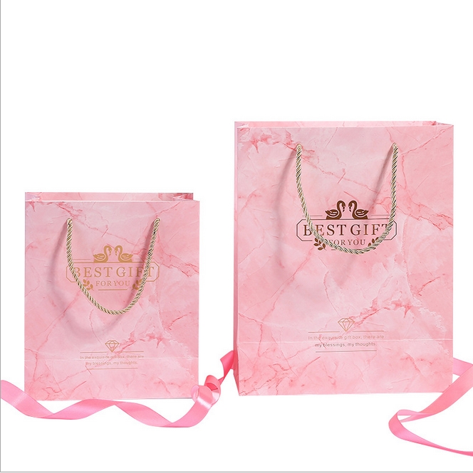 星空アイシャドウパレット&ピンクミストリップ