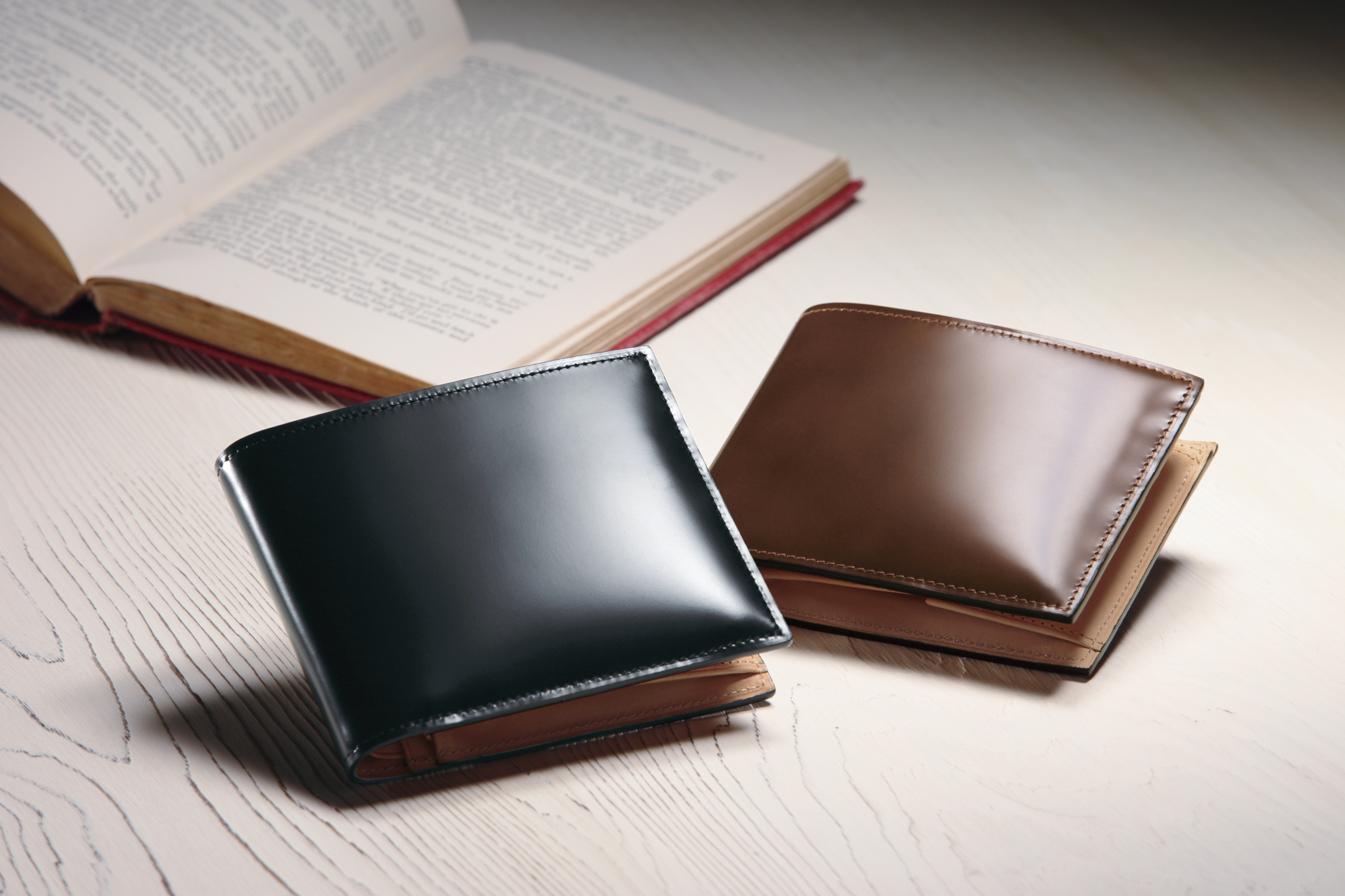 コードバン二つ折り財布