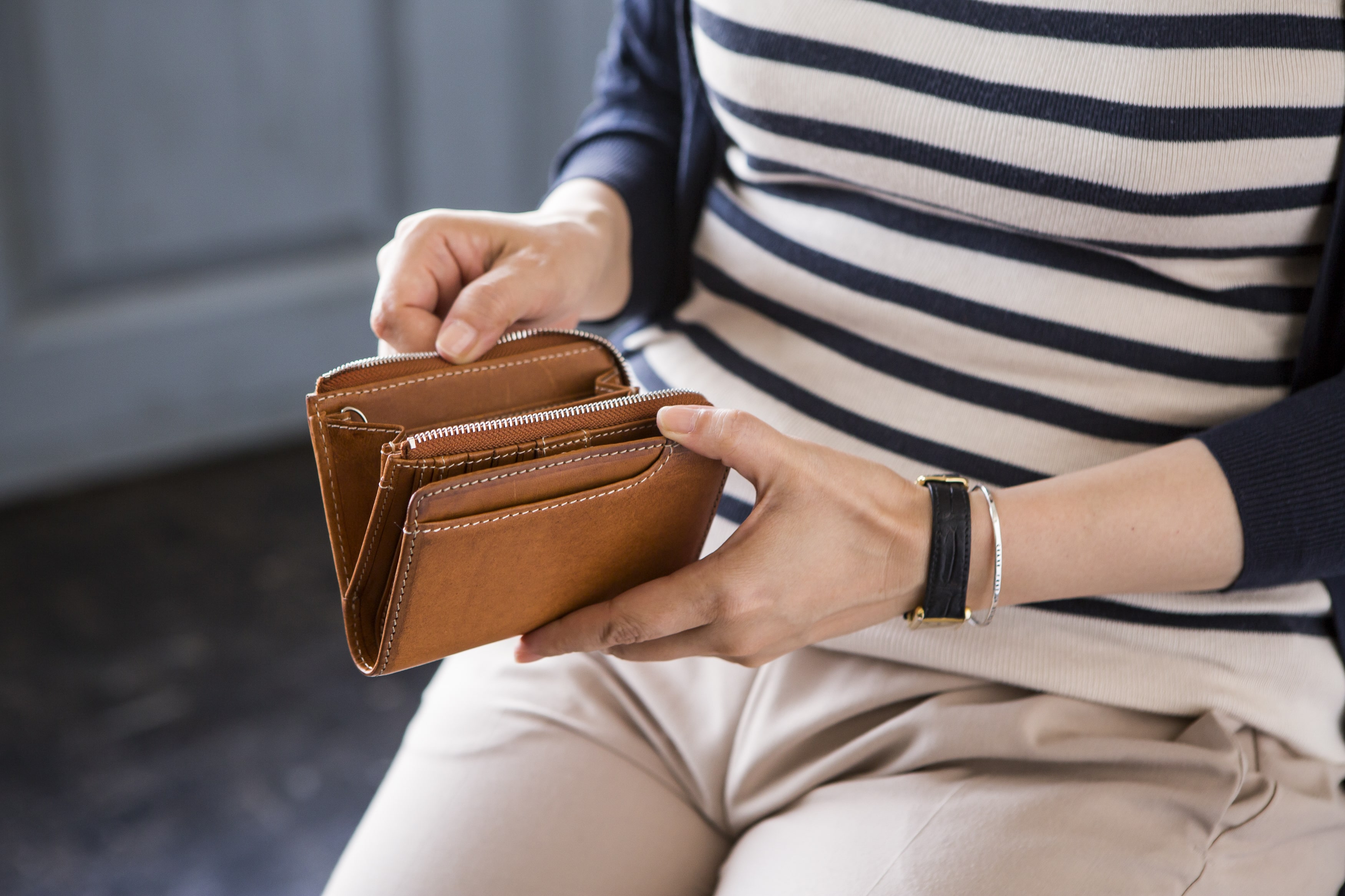 オリーチェバケッタレザーミディウォレット｜二つ折り財布