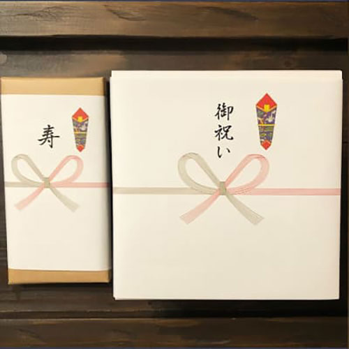彫刻入り　幸運のりんご