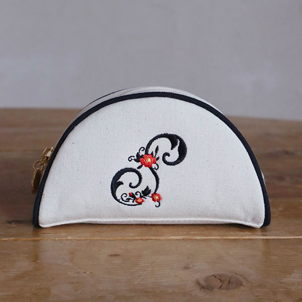 イニシャルポーチ