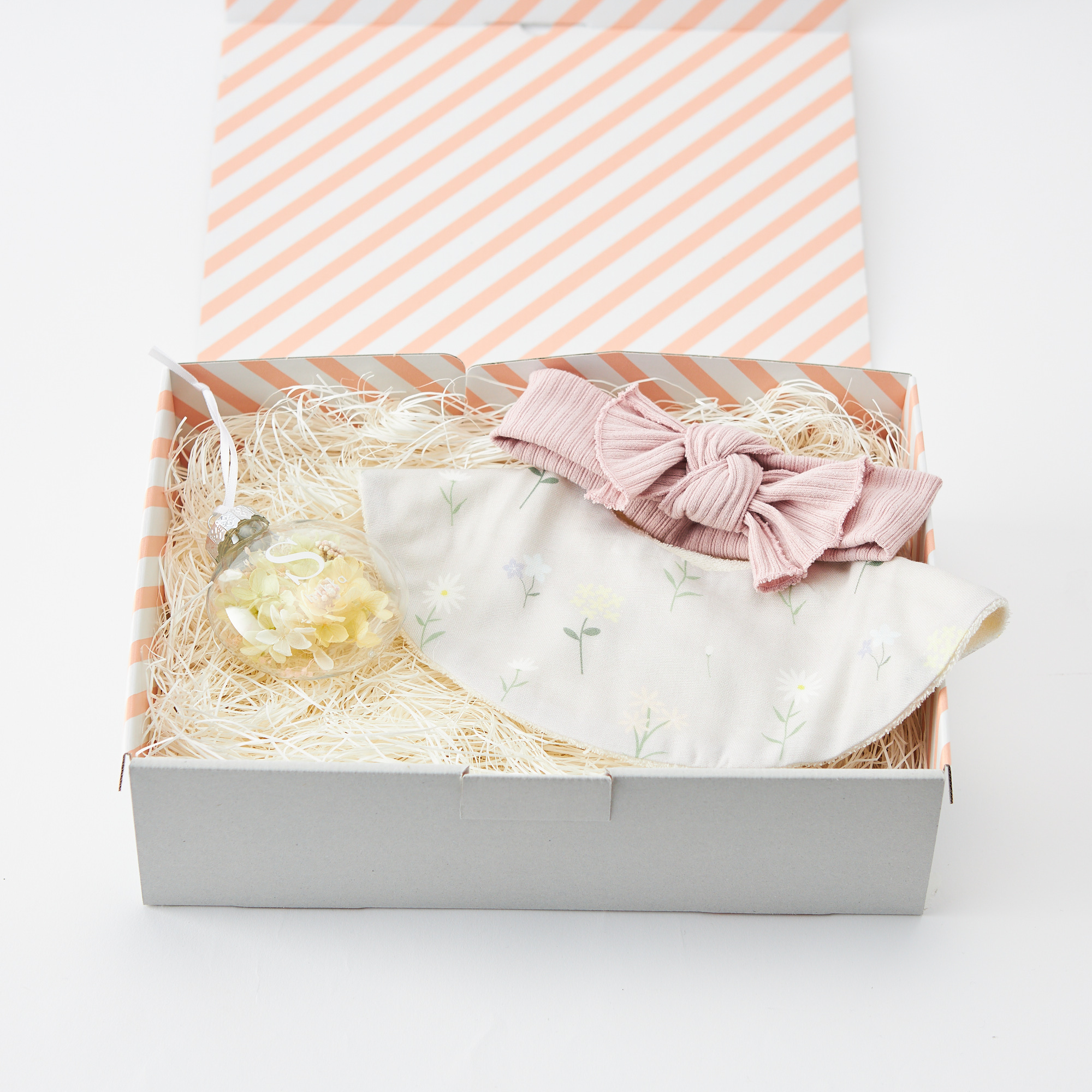 【ボックス付き】花言葉スタイ・ヘアバンド・グローブイニシャルセット