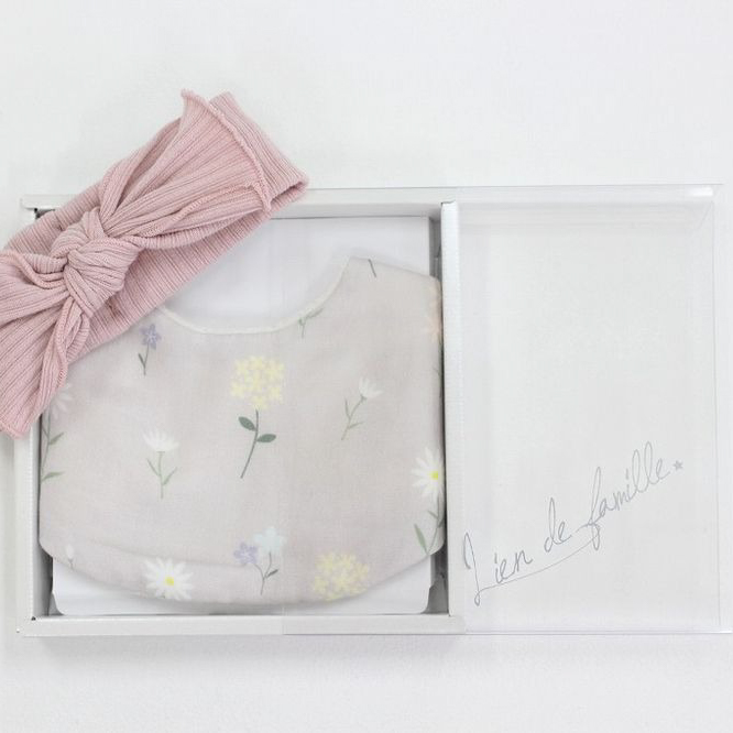 【ボックス付き】花言葉スタイ・ヘアバンド・グローブイニシャルセット