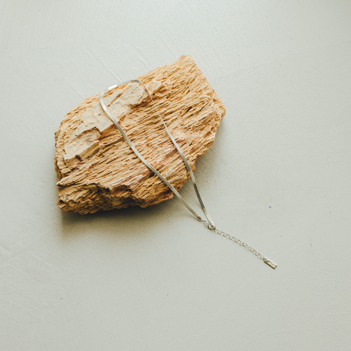 スネークチェーンネックレス