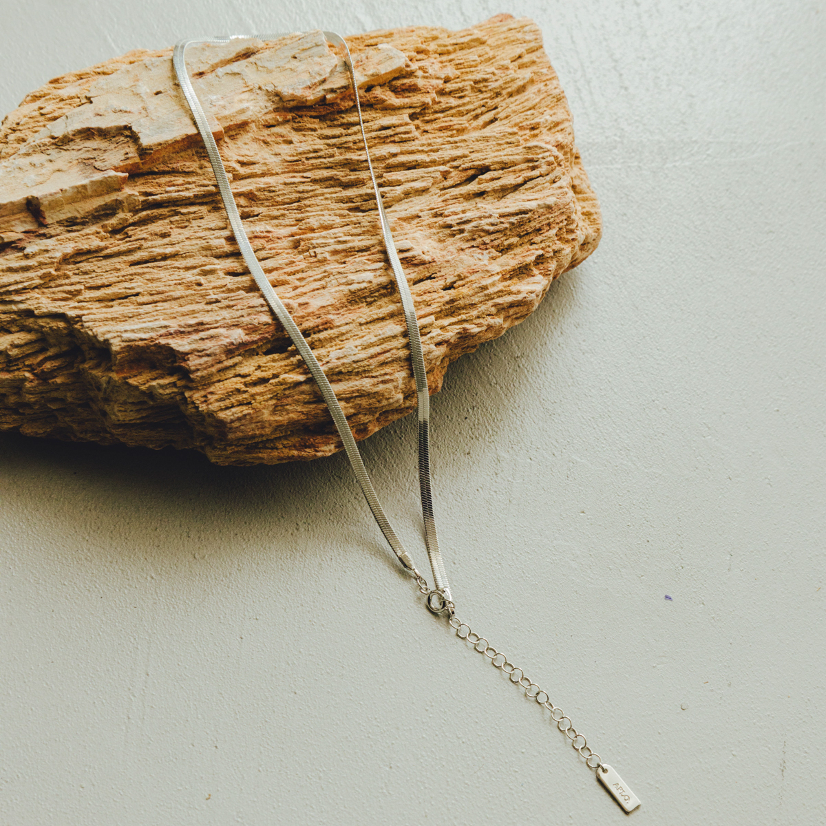 スネークチェーンネックレス