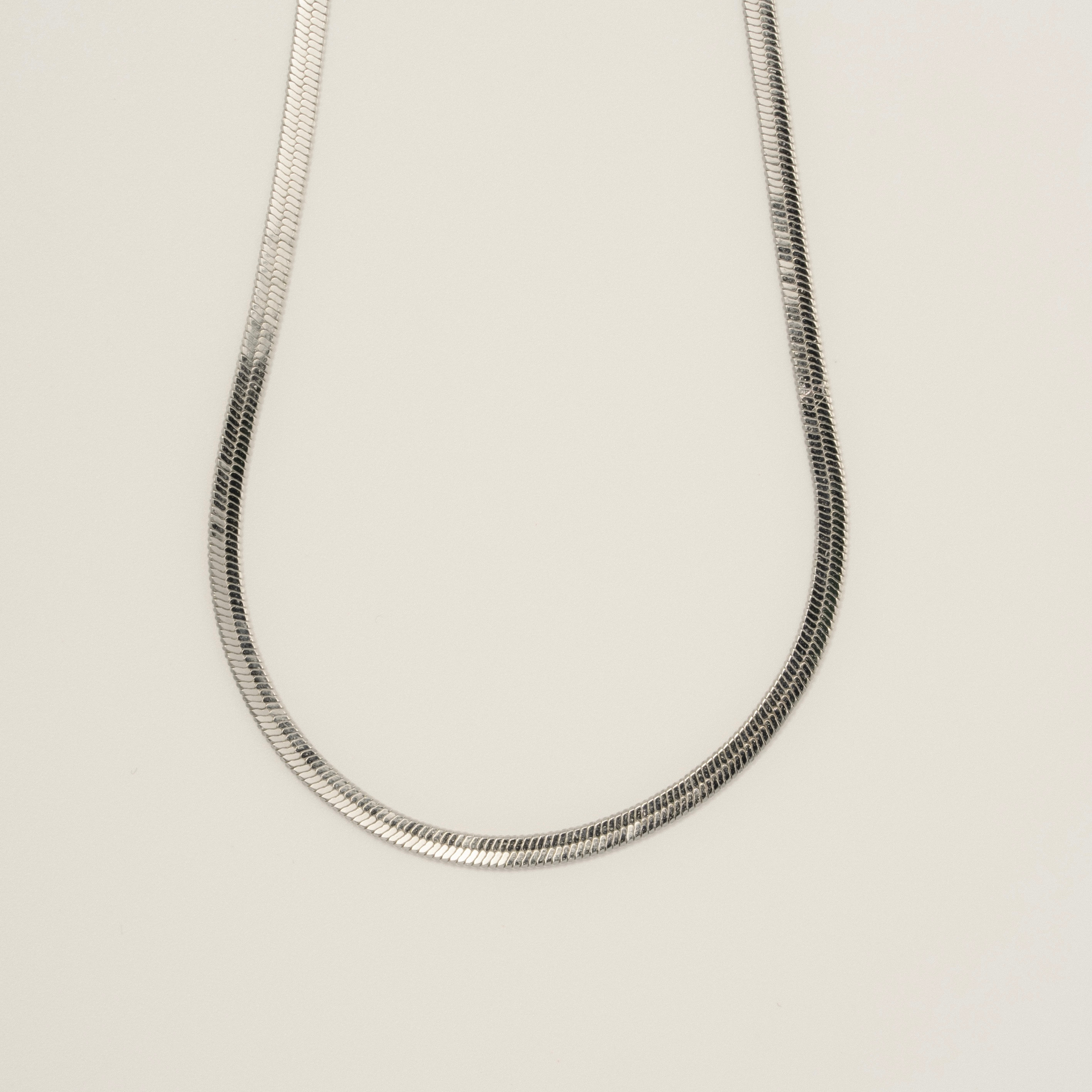 スネークチェーンネックレス