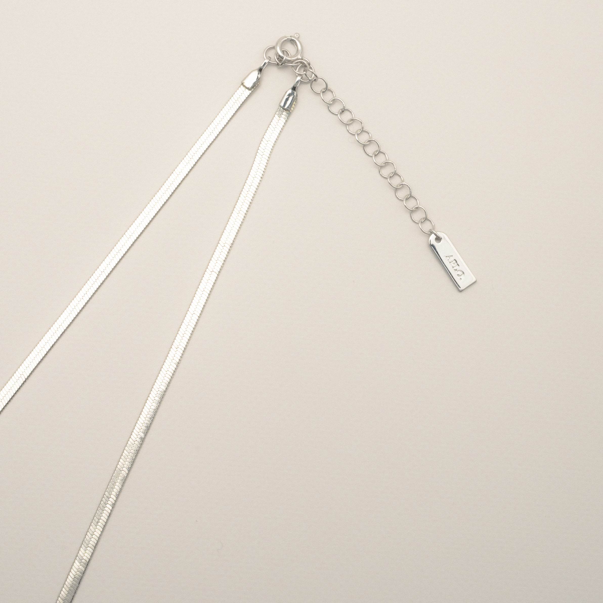 スネークチェーンネックレス