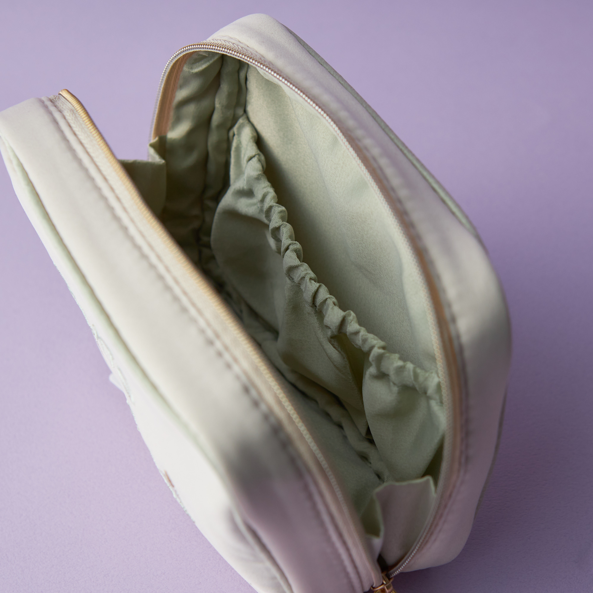 【WOMEN】アイスロゴ刺繍スクエアポーチ＆ストライプハンドタオルセット