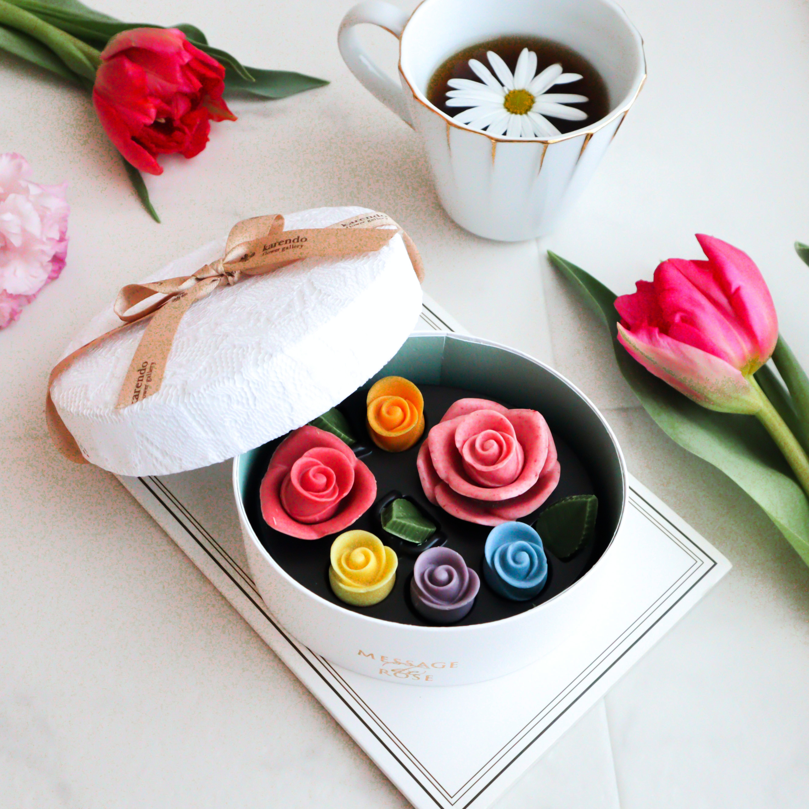 【ギフトBOX】選べるレインボーチョコレート＆タオルハンカチ（イヌ）セット