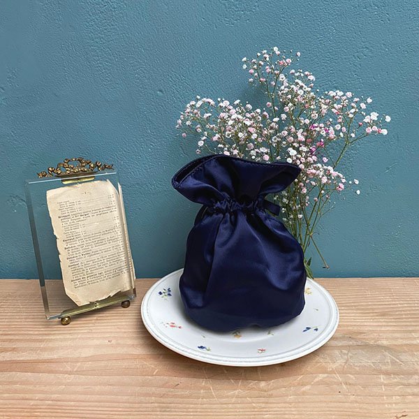 サテンリースロゴポーチ巾着