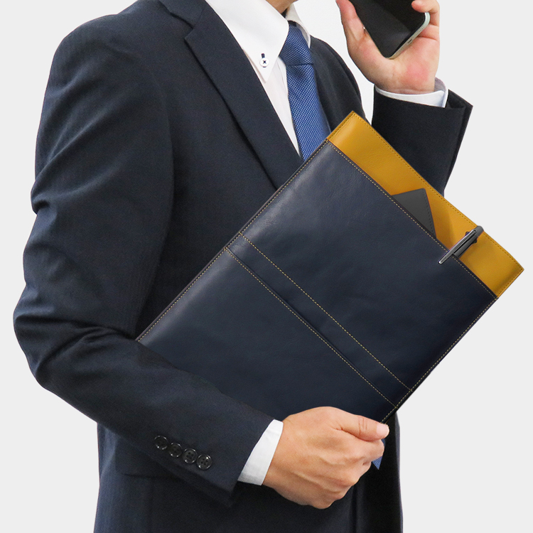 【名入れ可】本革 ノートパソコンケース スリーブケース スリップイン 薄型13.3インチまで (LR0049)