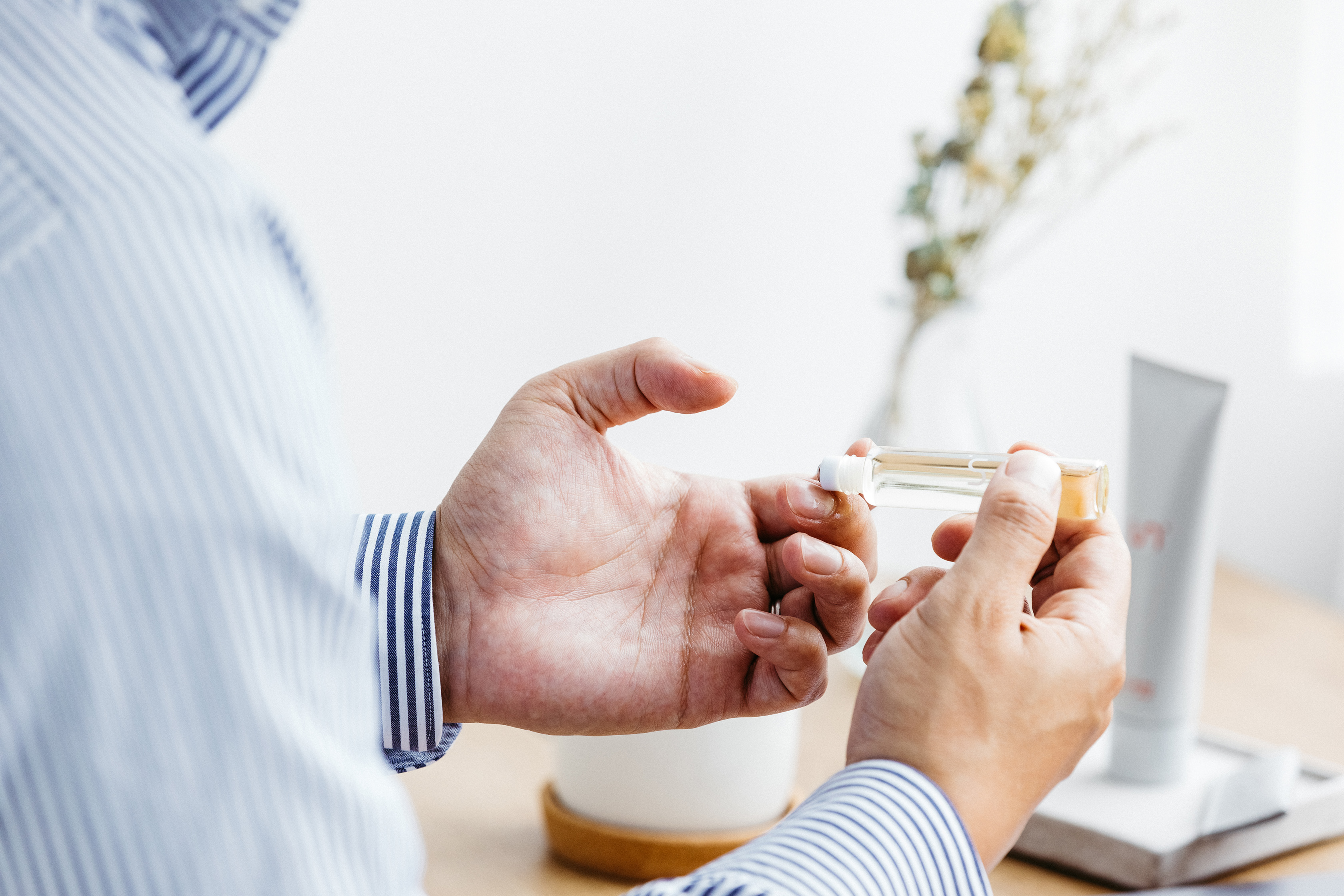 【コスメECの女性スタッフ300名が本気で開発】ハンドケア ギフトセット