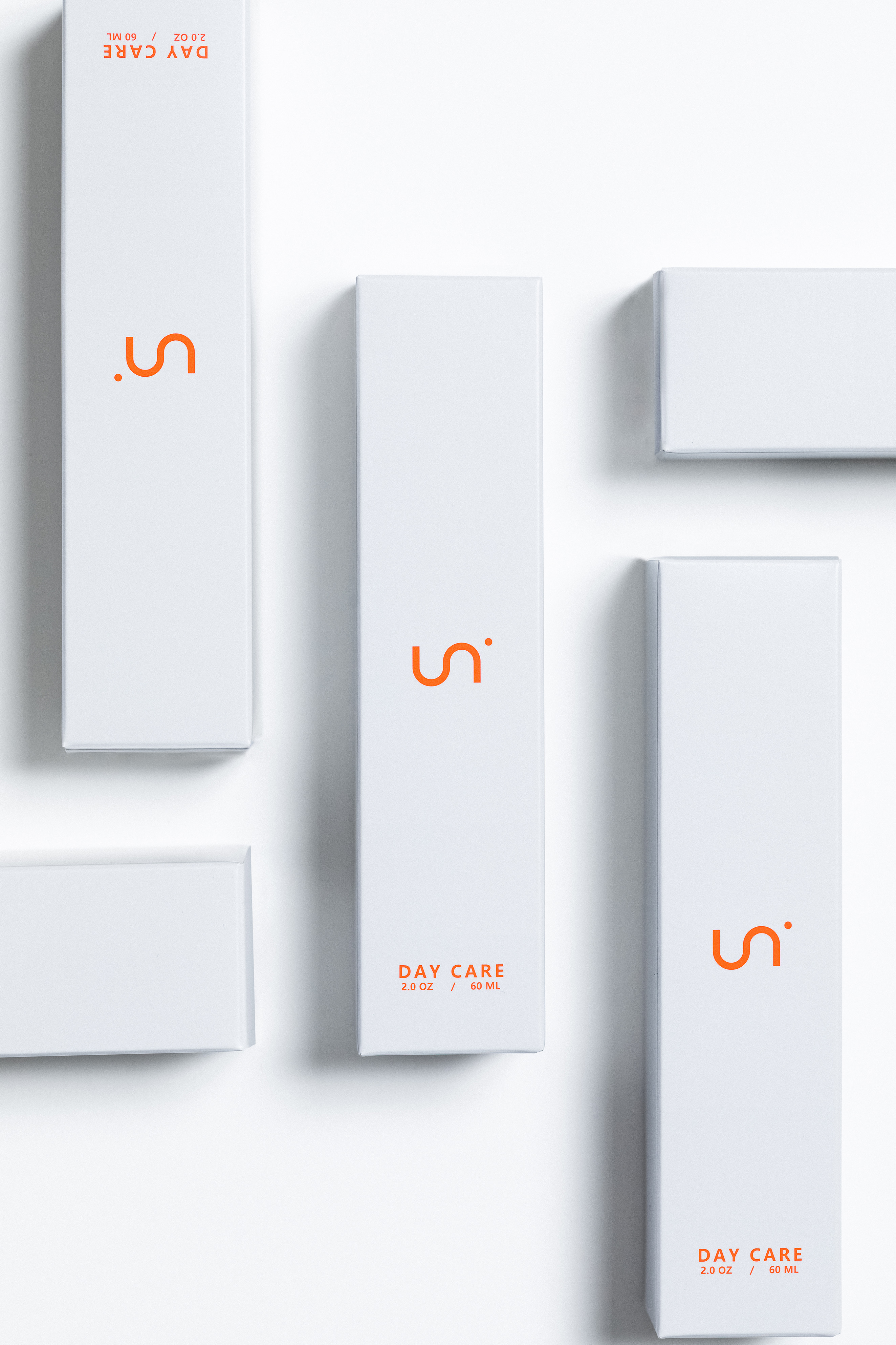 【コスメECの女性スタッフ300名が本気で開発】リフレッシングモイスチャーハンドクリーム 60ｍL