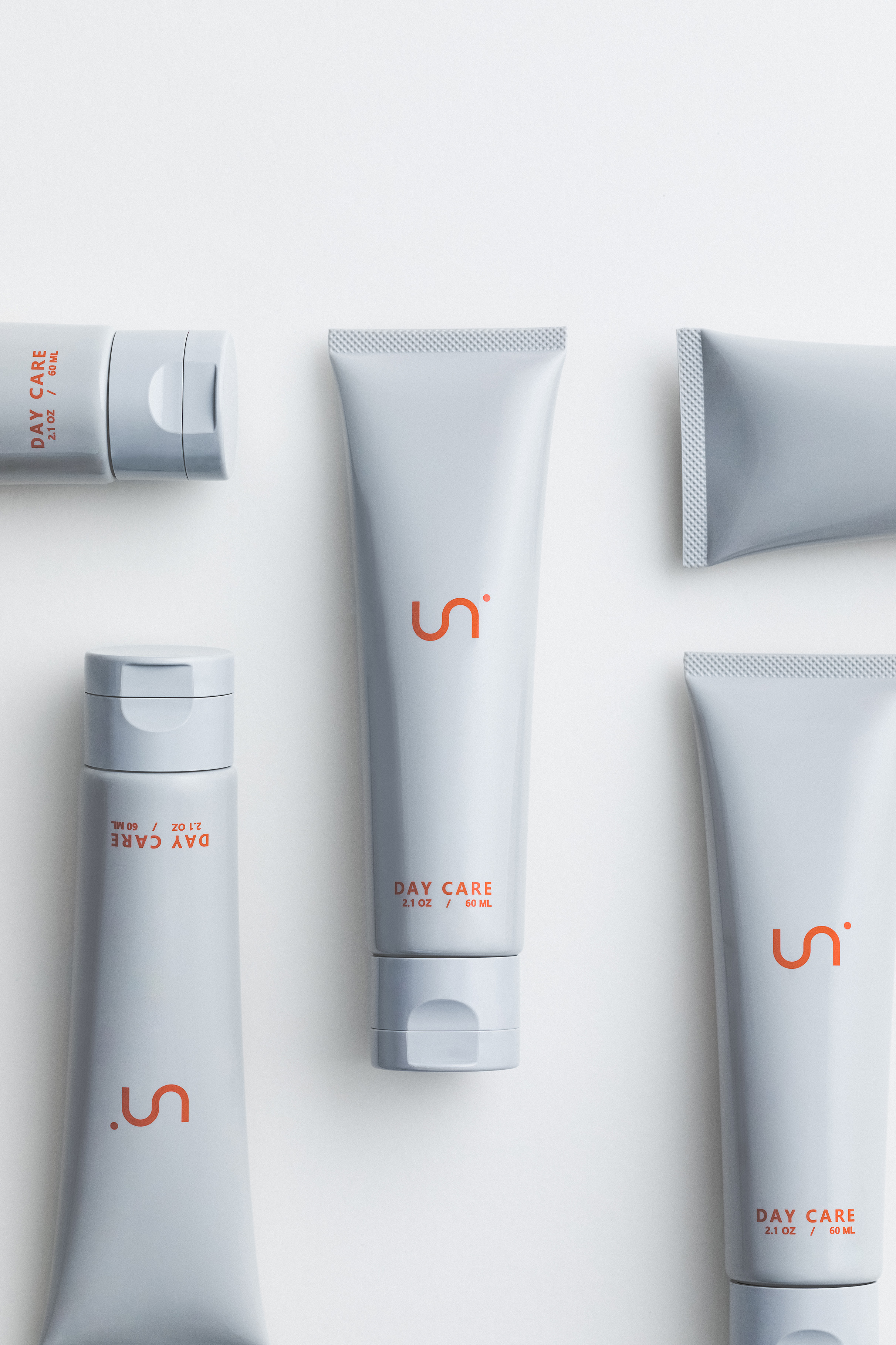 【コスメECの女性スタッフ300名が本気で開発】リフレッシングモイスチャーハンドクリーム 60ｍL