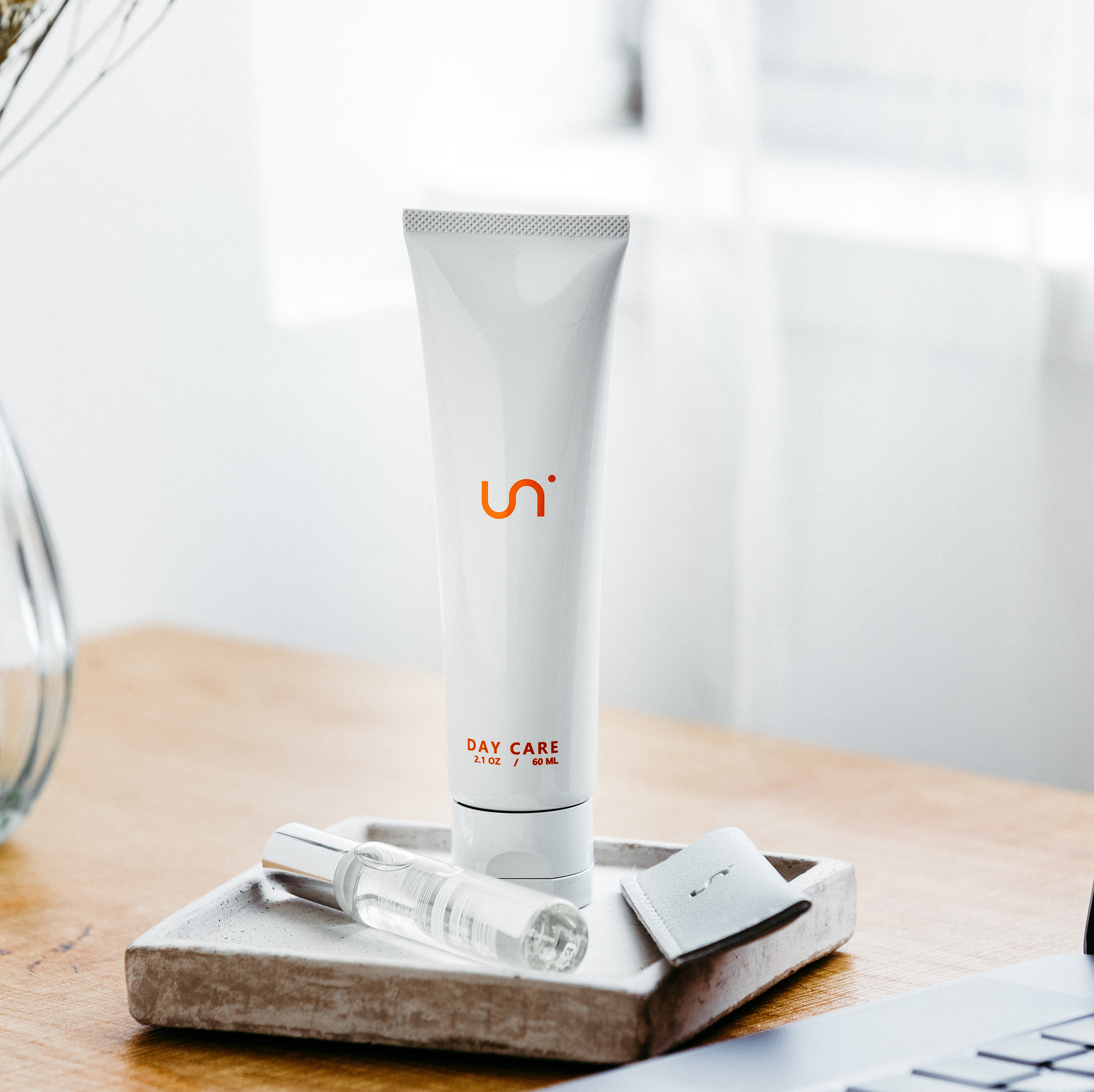 【コスメECの女性スタッフ300名が本気で開発】リフレッシングモイスチャーハンドクリーム 60ｍL