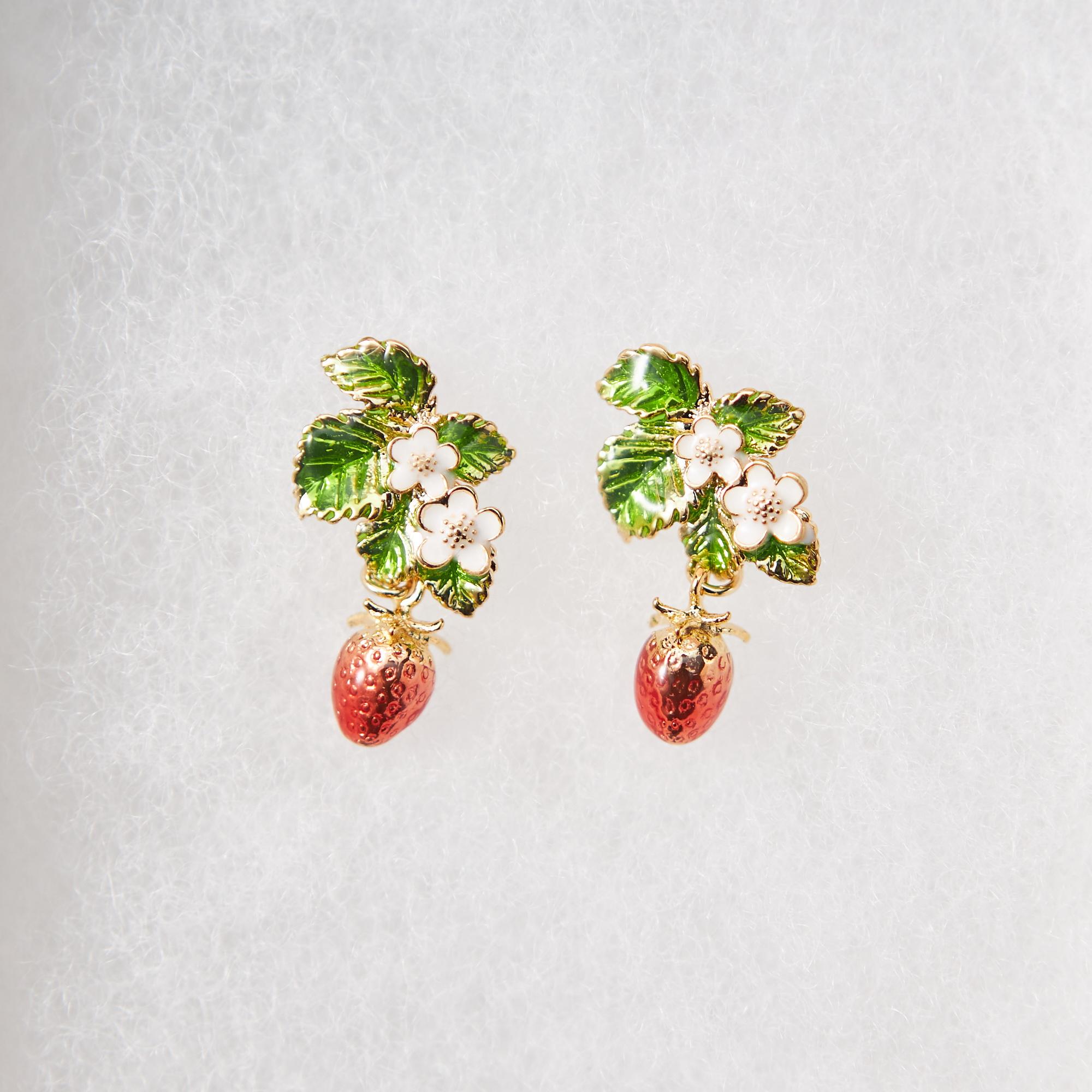 いちごピアス | gargle（ガーグル）のプレゼント・ギフト通販 | TANP  