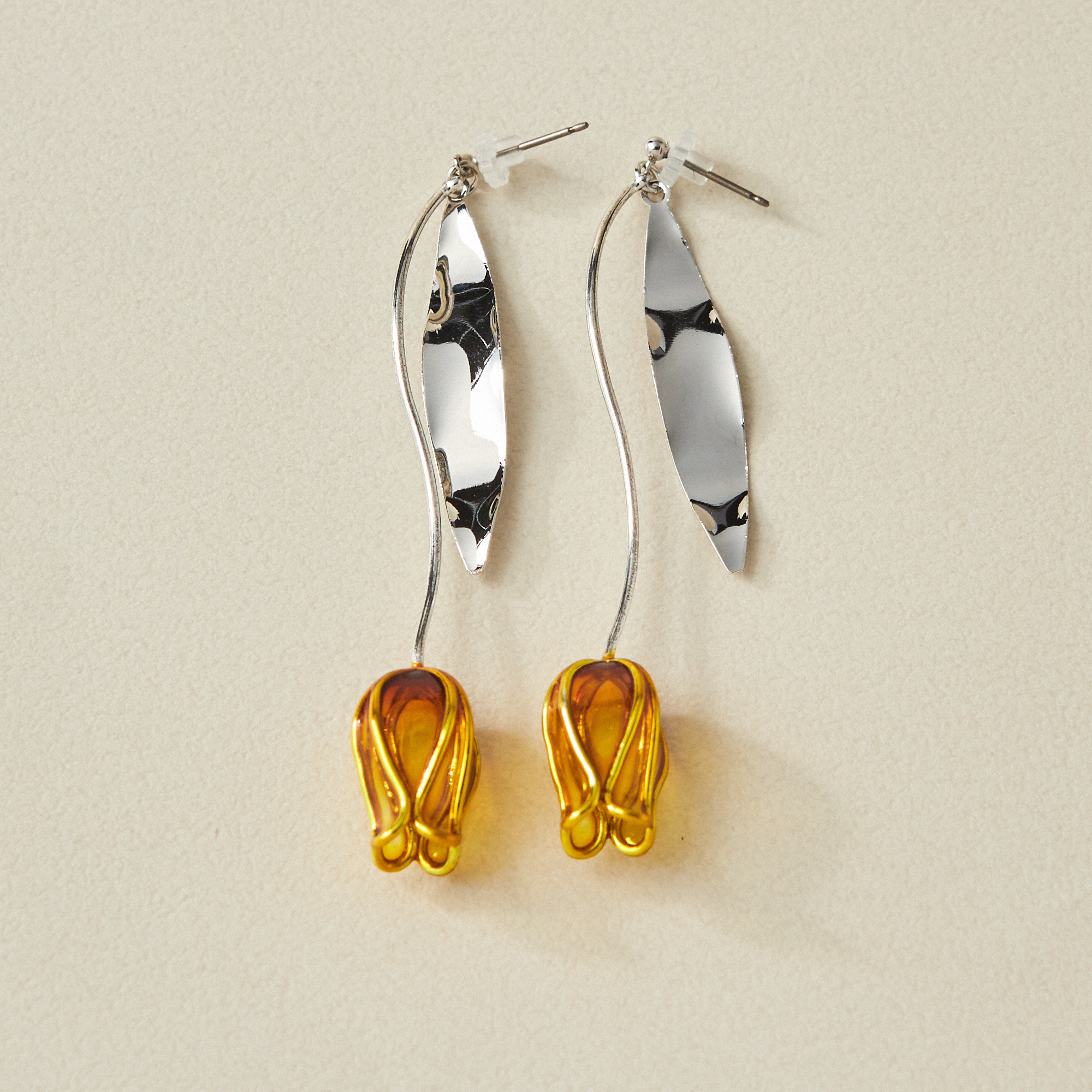 チューリップ　ピアス／イヤリング